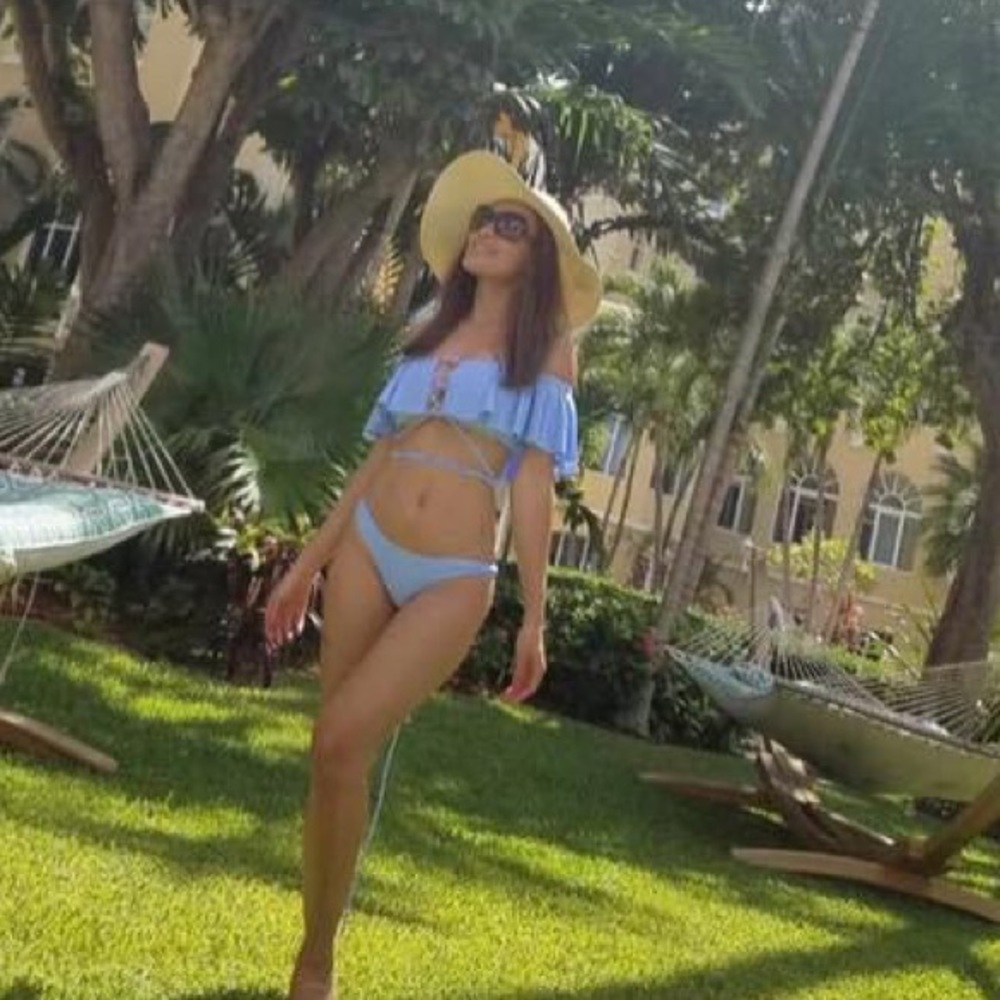Bikini - Picture 2 of 3